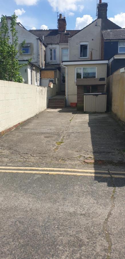 Swindon Home From Home 2 - Entercloud9Sa المظهر الخارجي الصورة